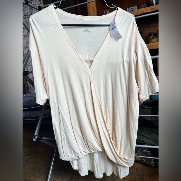 NWT’s Women’s AEO Super Soft Blouse - Picture 2 of 4